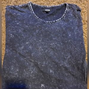 Jackson black and grey distressed Tee 2X